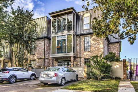 Photo of 2400 N Braeswood Boulevard #301, Houston, TX 77030 (MLS # 23373688)