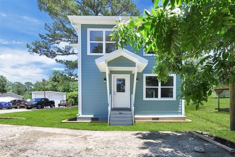 Photo of 189 W Lakeview, Onalaska, TX 77360 (MLS # 89966439)