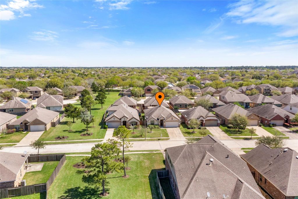Photo of 6803 Peach Mill Lane, Dickinson, TX 77539 (MLS # 89418029)