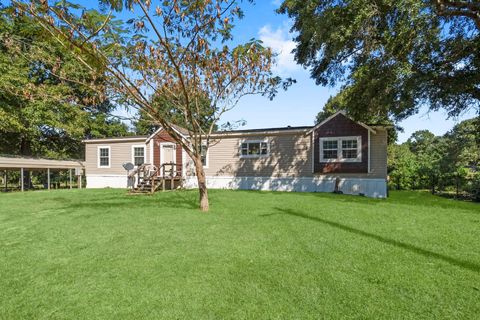 Photo of 272 Spitaleri, Onalaska, TX 77360 (MLS # 37549675)