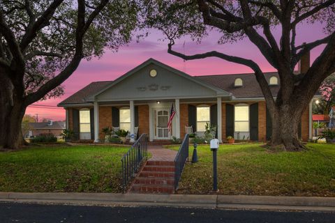 Photo of 608 Bohlmann Avenue, Schulenburg, TX 78956 (MLS # 49965200)