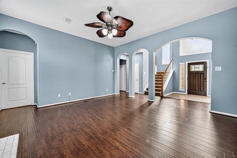 Photo of 11603 Oak Lake Park Drive, Sugar Land, TX 77498 (MLS # 41977295)