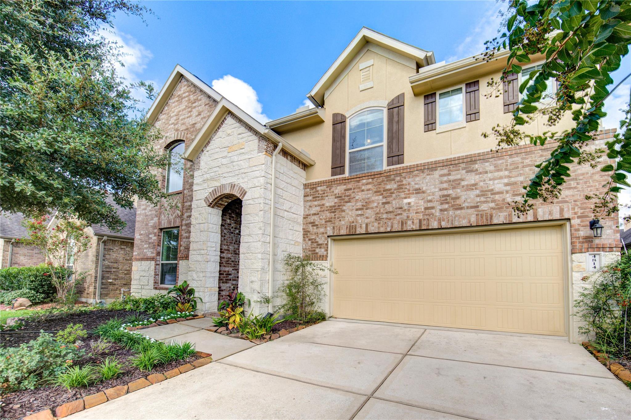 4814 Oak Rambling Drive