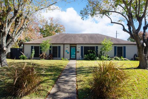 1846 Acacia Circle Freeport TX 77541