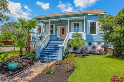 Photo of 3128 Ursuline Street, Galveston, TX 77550 (MLS # 44761973)
