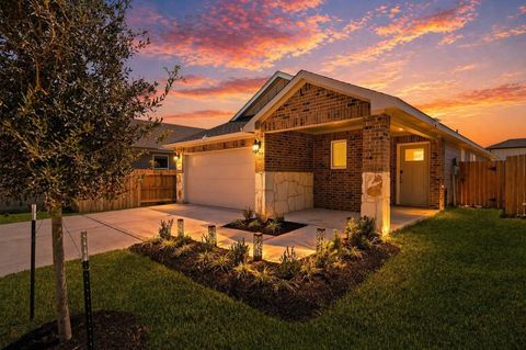 Photo of 347 Willow Sage Ct Ct, Montgomery, TX 77316 (MLS # 33352963)