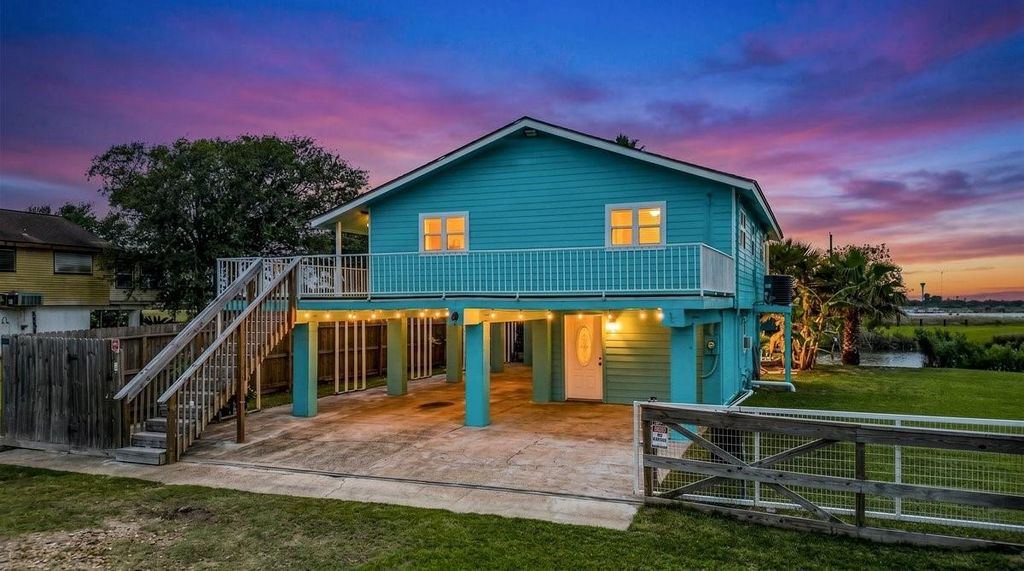 Photo of 7210 Beau Terre Street, Hitchcock, TX 77563 (MLS # 38881635)