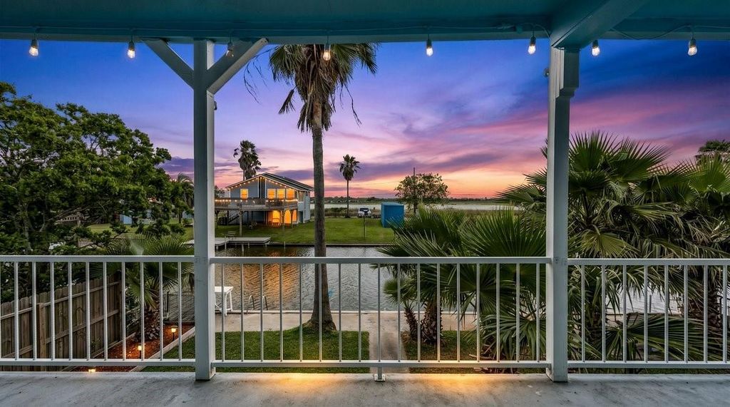 Photo of 7210 Beau Terre Street, Hitchcock, TX 77563 (MLS # 38881635)