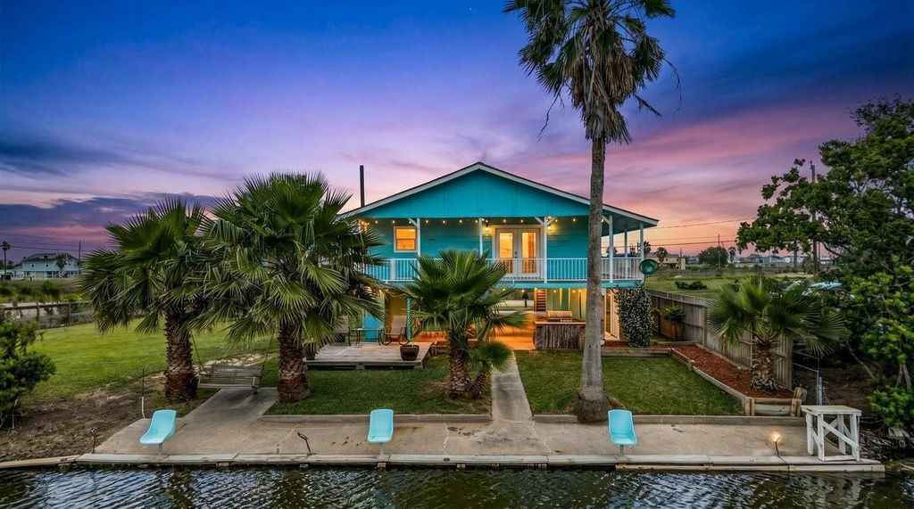 Photo of 7210 Beau Terre Street, Hitchcock, TX 77563 (MLS # 38881635)