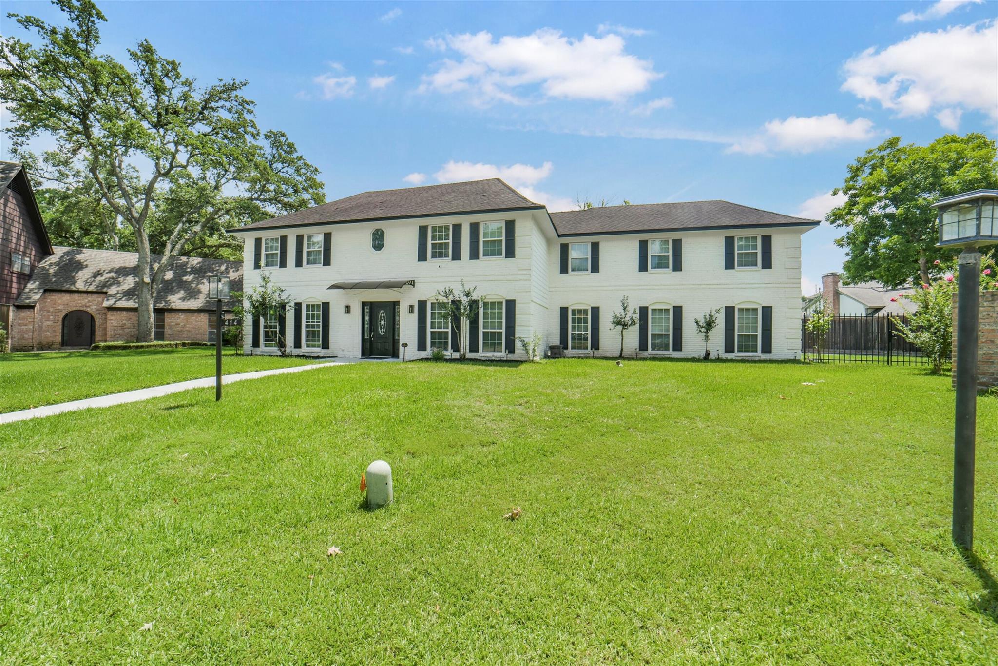414 Bauxhall Court