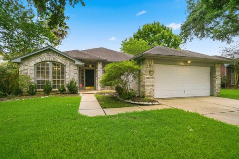 Photo of 223 W New Meadows Drive, Sugar Land, TX 77479 (MLS # 13908235)