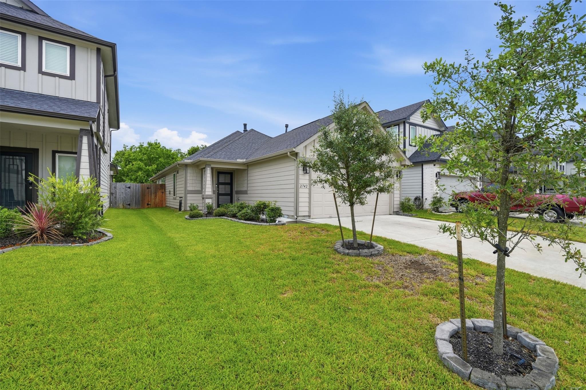 2742 Oakleaf Ash Lane