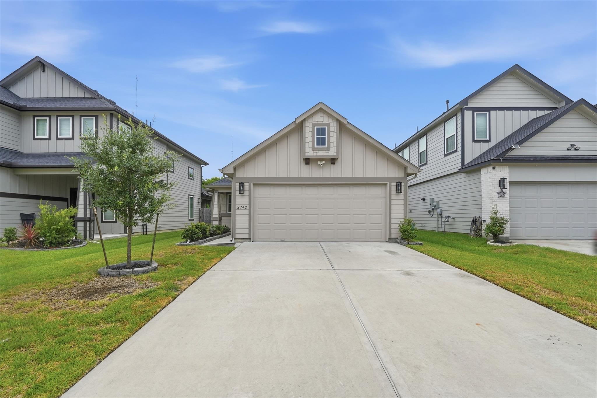 2742 Oakleaf Ash Lane