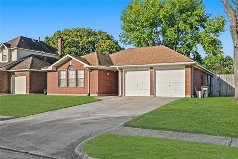 Photo of 326 Breeze Park Drive, Houston, TX 77015 (MLS # 79625684)