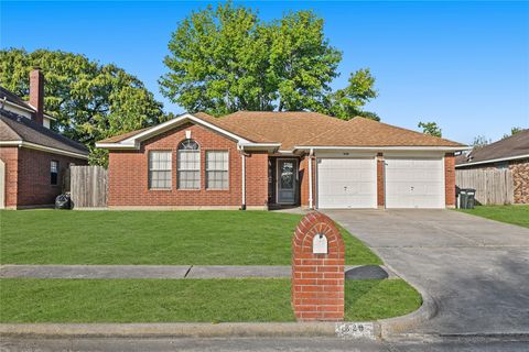 Photo of 326 Breeze Park Drive, Houston, TX 77015 (MLS # 79625684) Photo of 326 Breeze Park Drive, Houston, TX 77015 (MLS # 79625684)