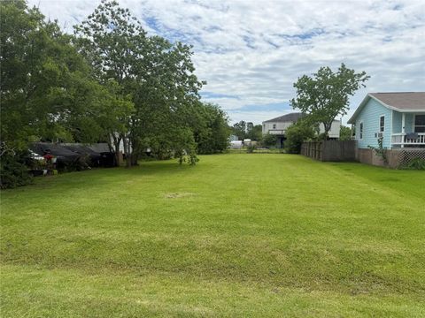 Photo of NA 8th, San Leon, TX 77539 (MLS # 98766812)