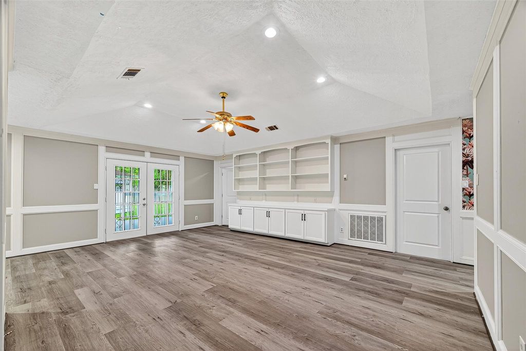 Photo of 8123 Edgemoor Drive, Houston, TX 77036 (MLS # 69915859)