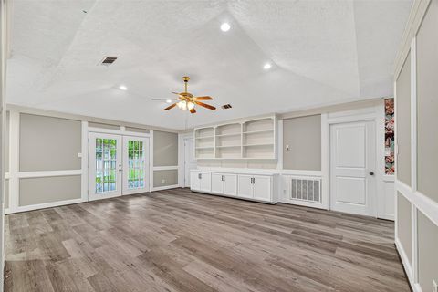 Photo of 8123 Edgemoor Drive, Houston, TX 77036 (MLS # 69915859)