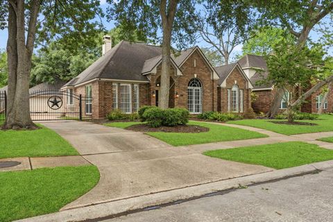 Homes For Sale - 6714 Morningside Drive<br/> Sugar Land, TX 77479