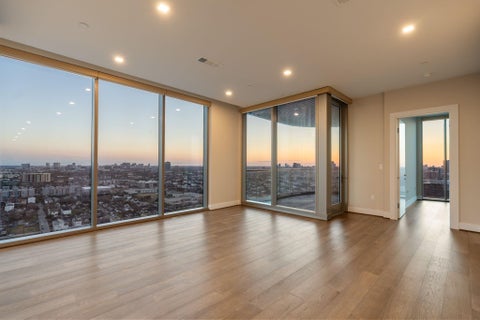 Condo For Sale - 1711 Allen Parkway #2403<br/> Houston, TX 77019