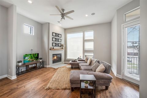 Photo of 904 Roy Street, Houston, TX 77007 (MLS # 12037380)