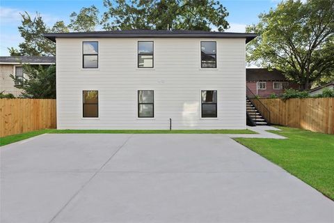 Photo of 310 Delmar Street St #C, Houston, TX 77011 (MLS # 95491295)