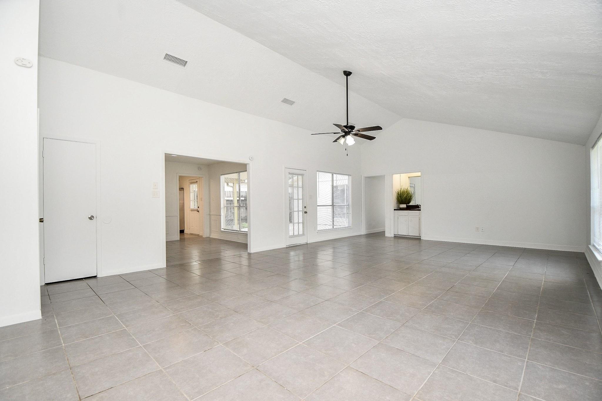 17058 Gleneagle Drive S