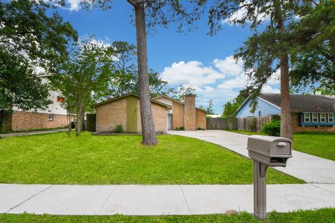 Photo of 17058 Gleneagle Drive S, Conroe, TX 77385 (MLS # 75906907)