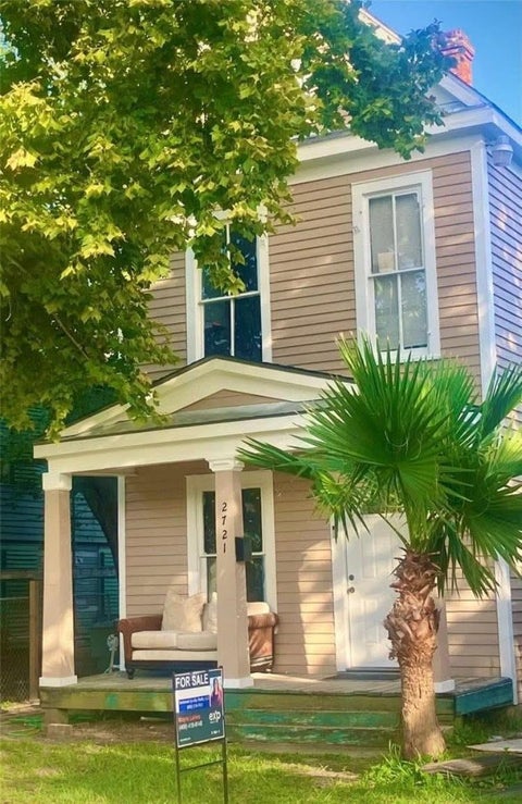Photo of 2721 Avenue P 1/2, Galveston, TX 77550 (MLS # 97433117)