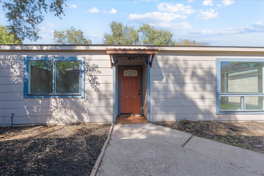 Photo of 16106 New Field Drive, Houston, TX 77082 (MLS # 98818582)