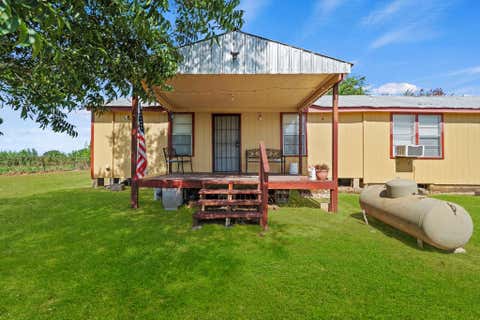 Photo of 7033 Fm County Road 957, Schulenburg, TX 78956 (MLS # 58769244)