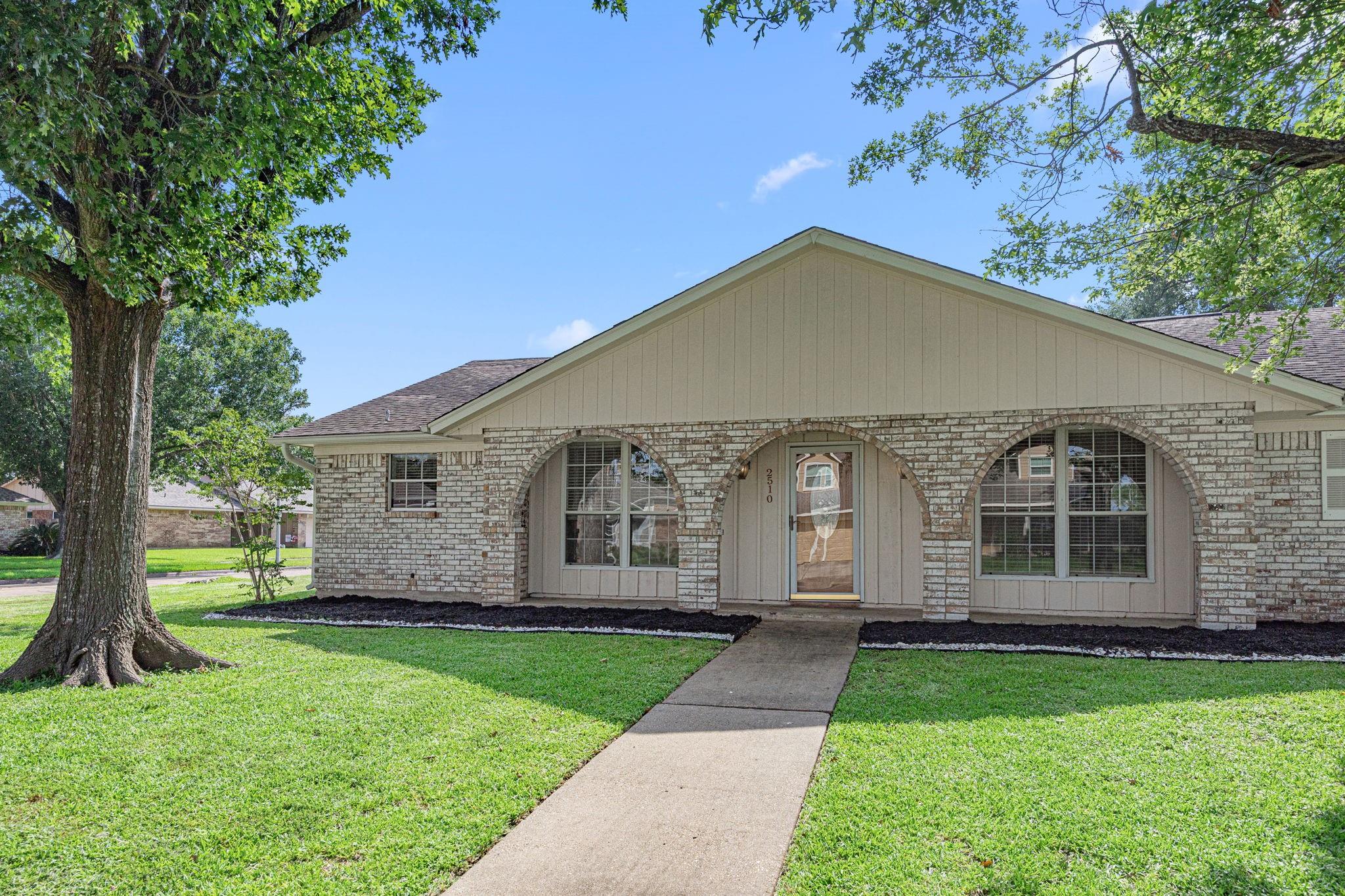 2510 Maxwell Lane