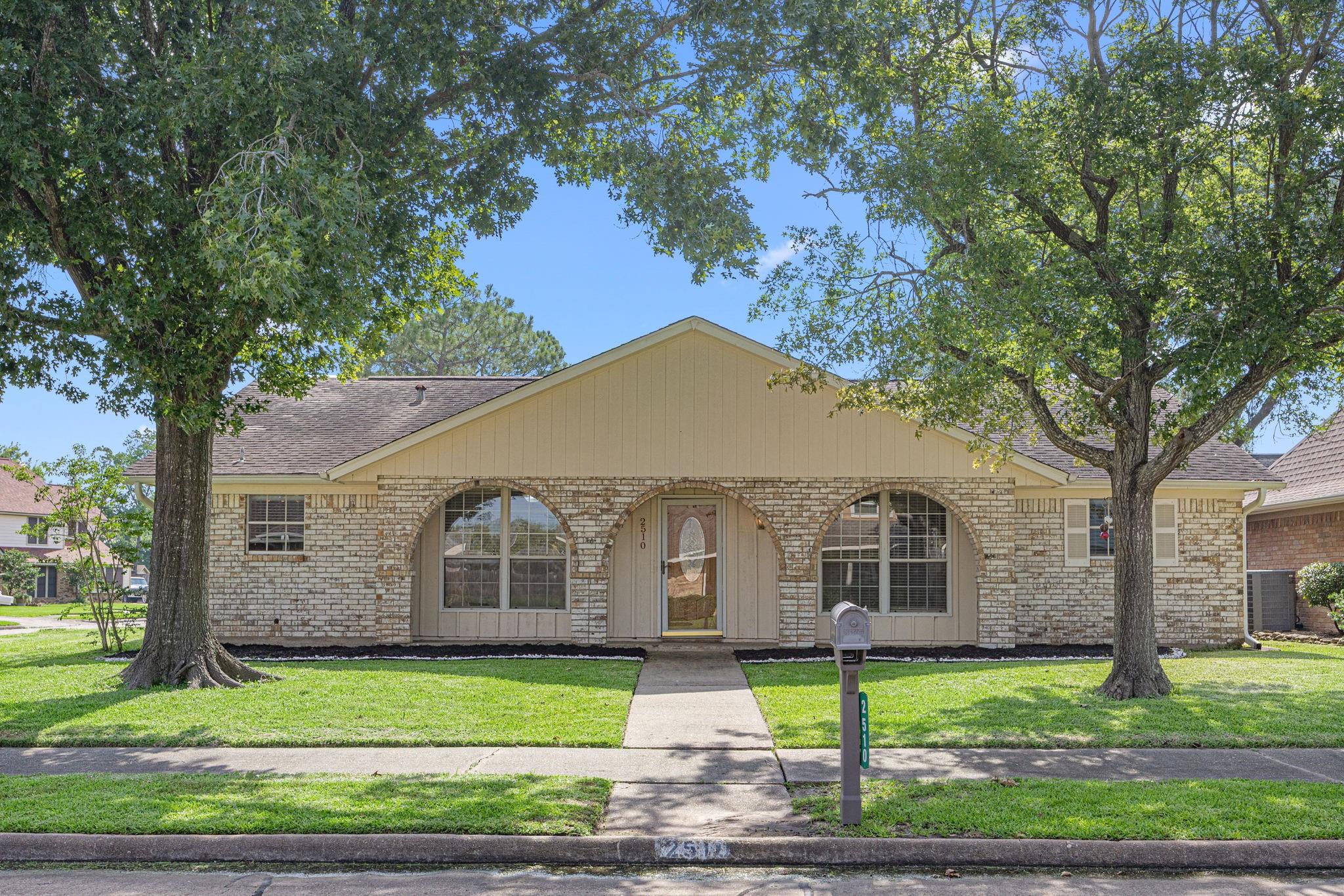 2510 Maxwell Lane