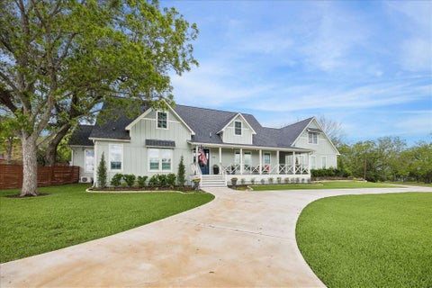 Photo of 859 E Glenn Street, Bellville, TX 77418 (MLS # 41192337)
