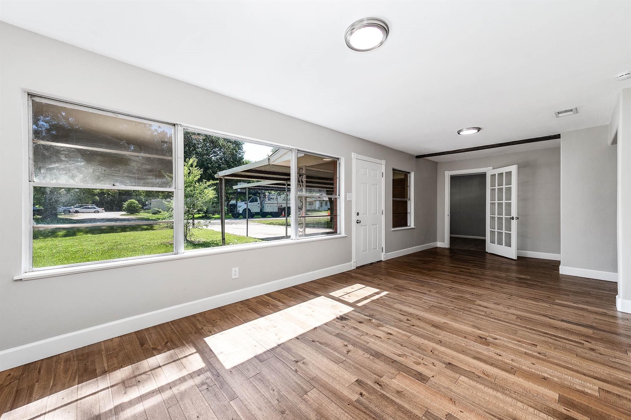 1033 S Booth Lane