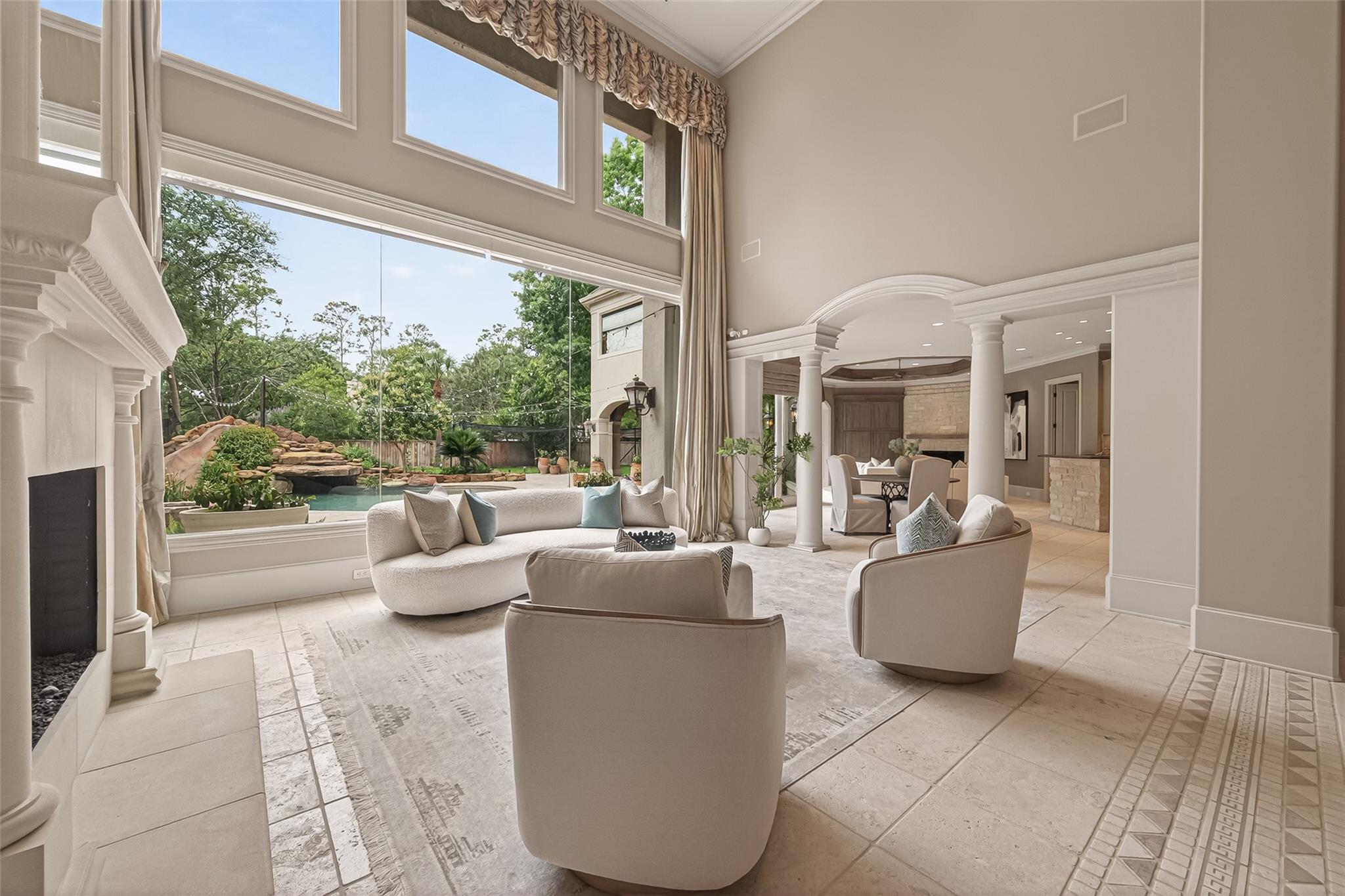 835 Echo Lane