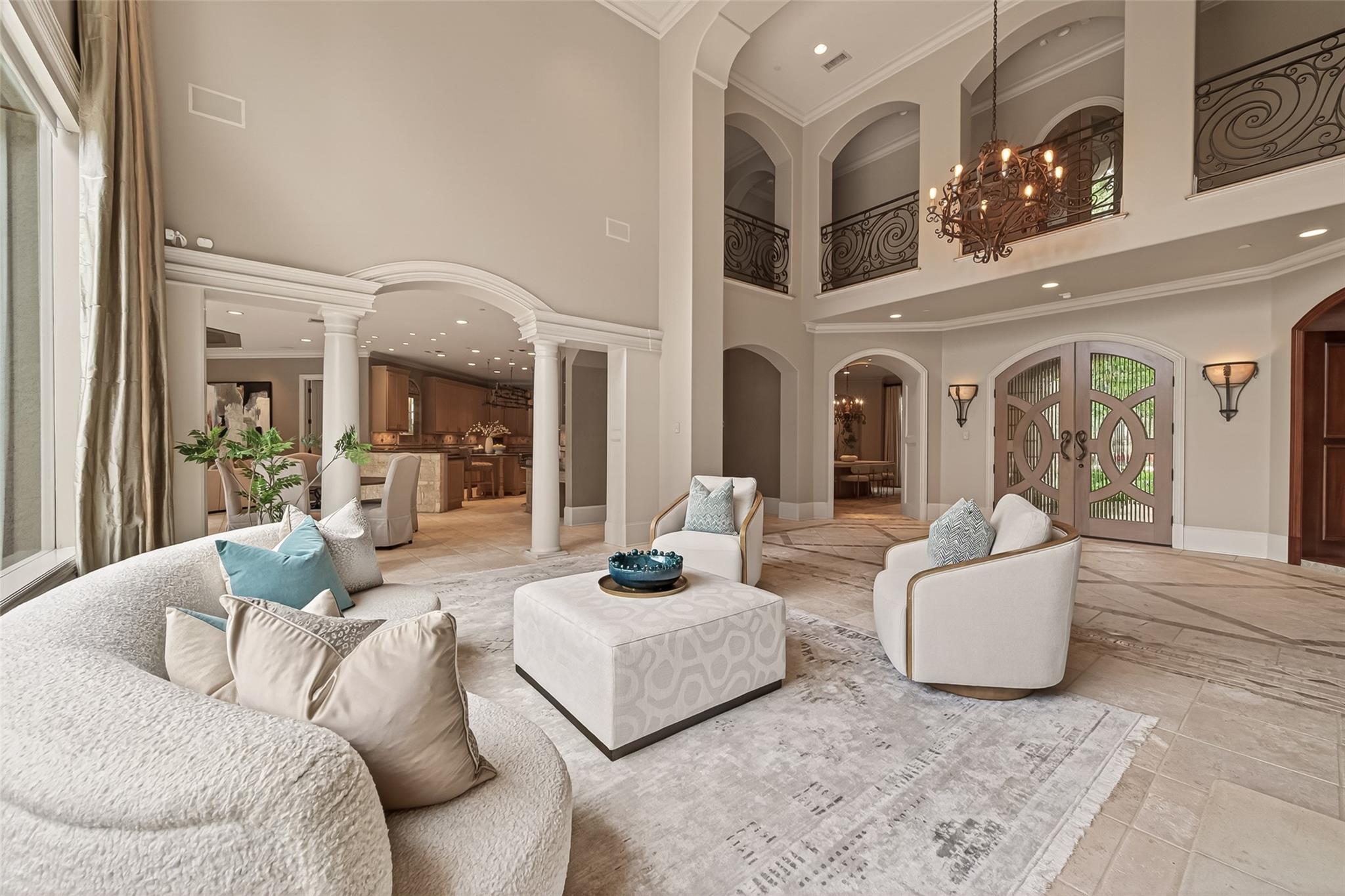835 Echo Lane