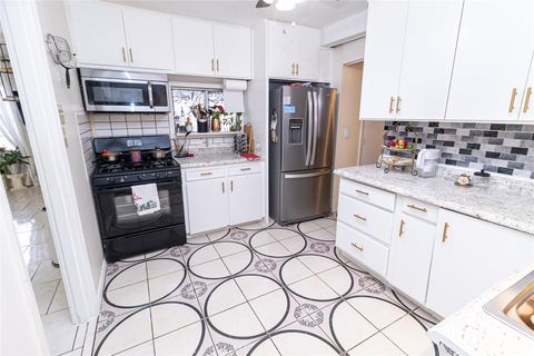 Tiny photo for 13347 Indianapolis Street, Houston, TX 77015 (MLS # 2046665)