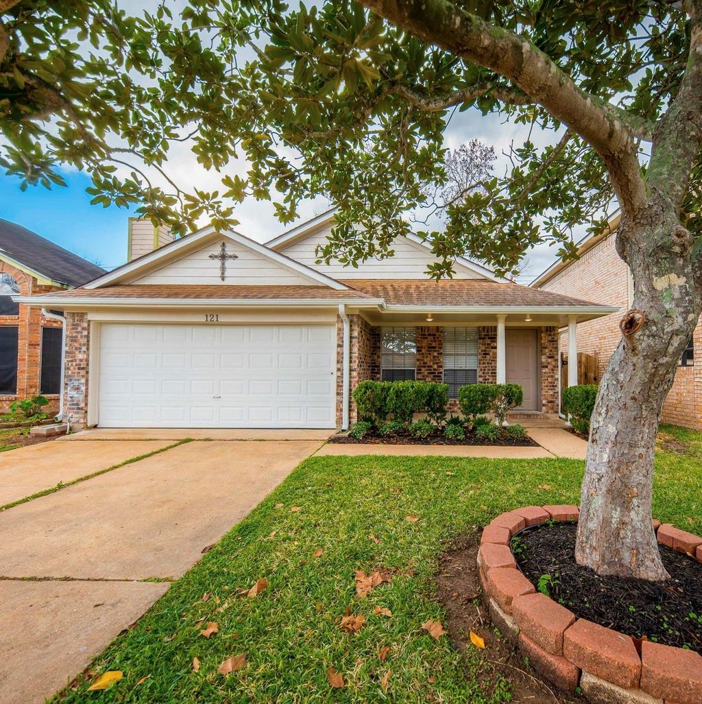 Photo of 121 Coffee Lane, Lake Jackson, TX 77566 (MLS # 33510601)