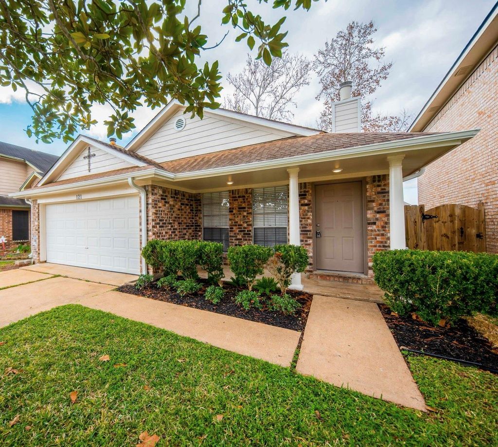 Photo of 121 Coffee Lane, Lake Jackson, TX 77566 (MLS # 33510601)