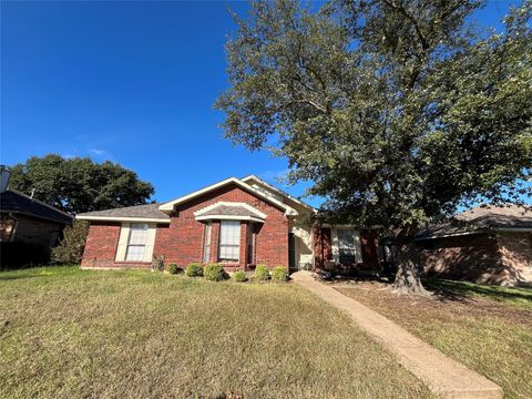 Photo of 2621 Primrose Lane, Rowlett, TX 75089 (MLS # 60312692)