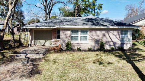 Homes For Sale - 2320 29th Avenue<br/> Texas City, TX 77590