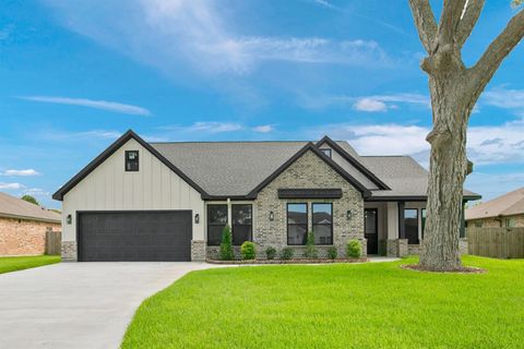 Photo of 443 Wellshire Drive, West Columbia, TX 77486 (MLS # 13561399) Photo of 443 Wellshire Drive, West Columbia, TX 77486 (MLS # 13561399)