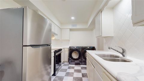 Photo of 357 N Post Oak Lane #117, Houston, TX 77024 (MLS # 23099543) Photo of 357 N Post Oak Lane #117, Houston, TX 77024 (MLS # 23099543)