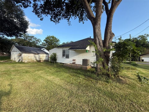 Tiny photo for 2213 Matthews Street, Bay City, TX 77414 (MLS # 57934012)