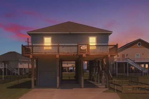 Photo of 3208 Castle Drive, Crystal Beach, TX 77650 (MLS # 48781470)
