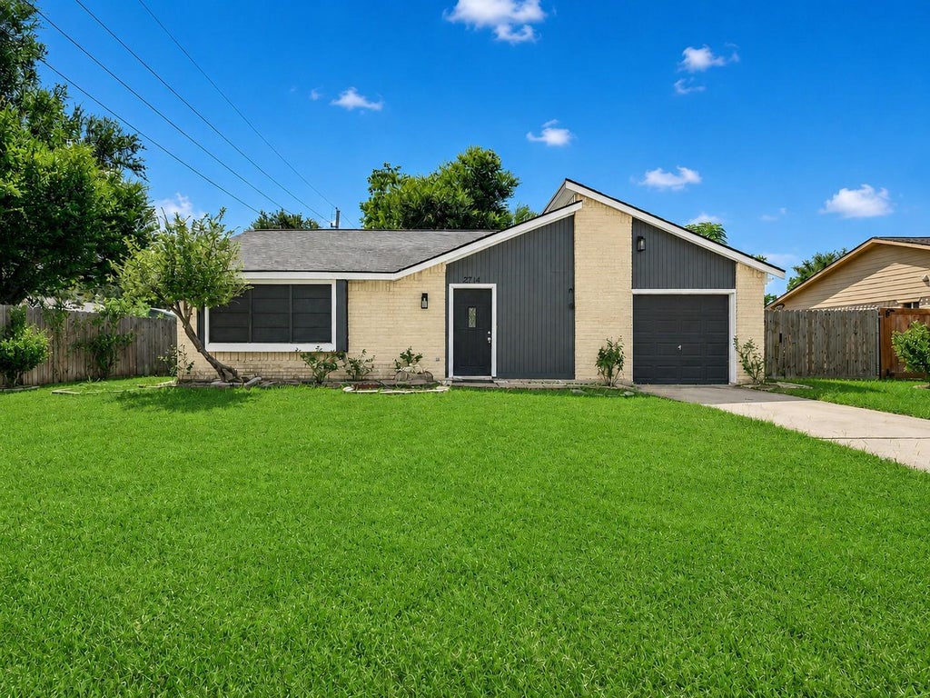 Photo of 2711 Pheasant Creek Drive, Sugar Land, TX 77498 (MLS # 96156287)
