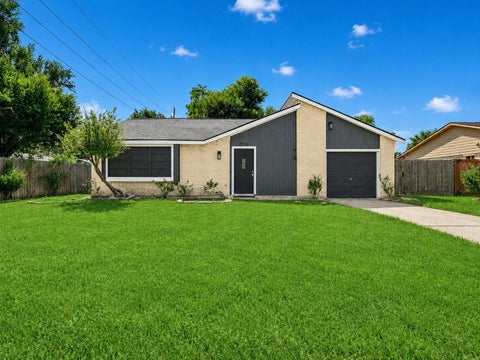 Photo of 2711 Pheasant Creek Drive, Sugar Land, TX 77498 (MLS # 96156287)