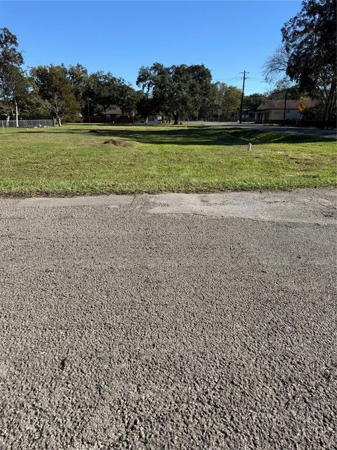 Photo of 409 E 2nd Street, Sweeny, TX 77480 (MLS # 64738242) Photo of 409 E 2nd Street, Sweeny, TX 77480 (MLS # 64738242)