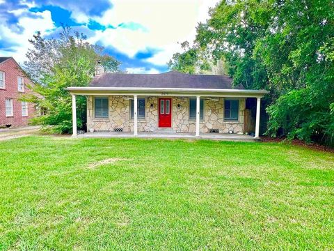 Photo of 2475 Evalon Street, Beaumont, TX 77702 (MLS # 10449035) Photo of 2475 Evalon Street, Beaumont, TX 77702 (MLS # 10449035)